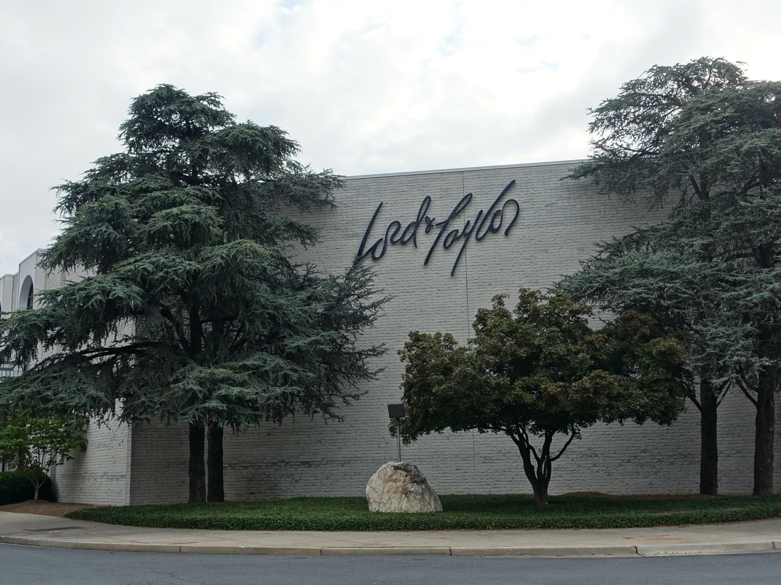 SkyMall : Retail History and Abandoned Airports: Lord and Taylor