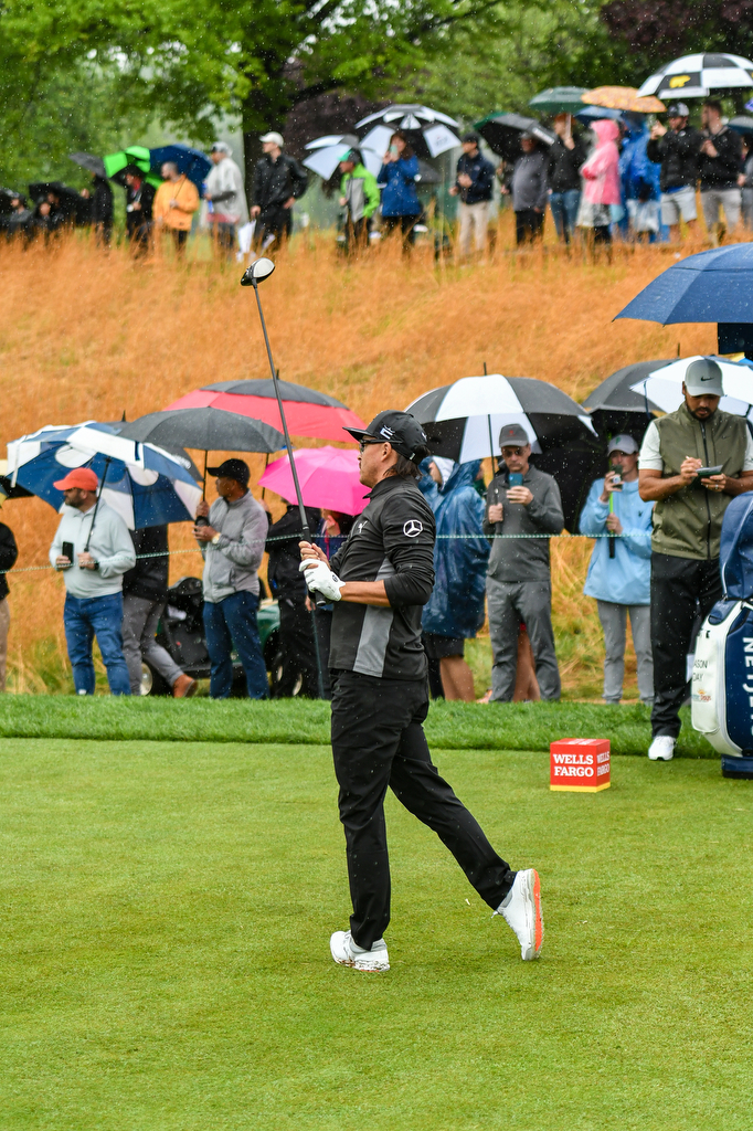 Despite Rain, Fans Come Out to Watch Best Golfers in the World