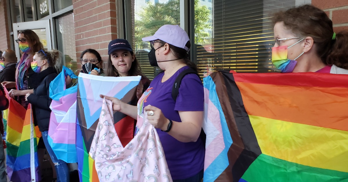 Activists Ensure Latest Drag Queen Story Hour Goes Uninterrupted ...