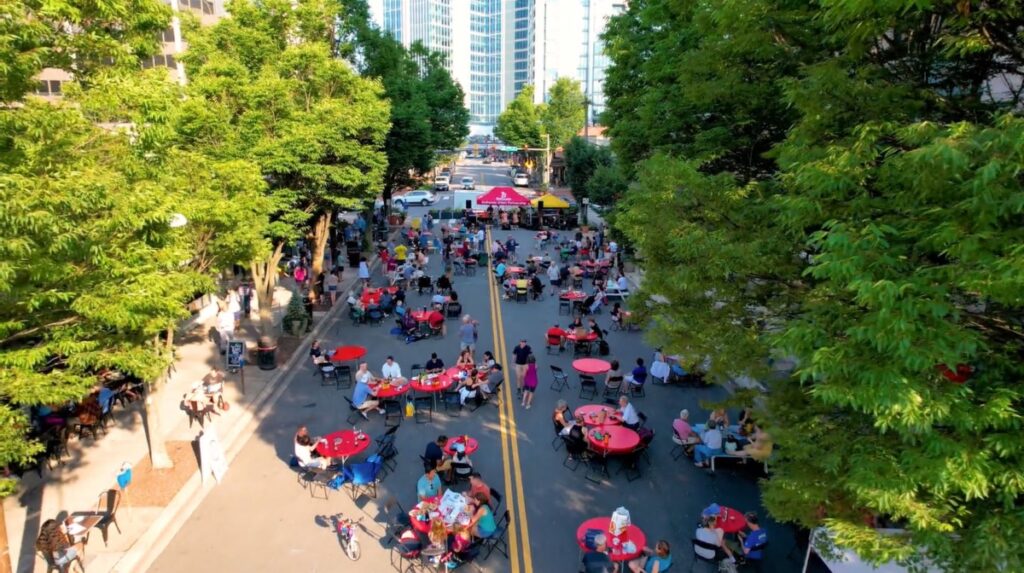 photo of Norfolk Avenue Streetery