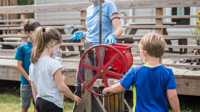 photo of apple cider pressing event at Montgomery Parks sept 25 2021